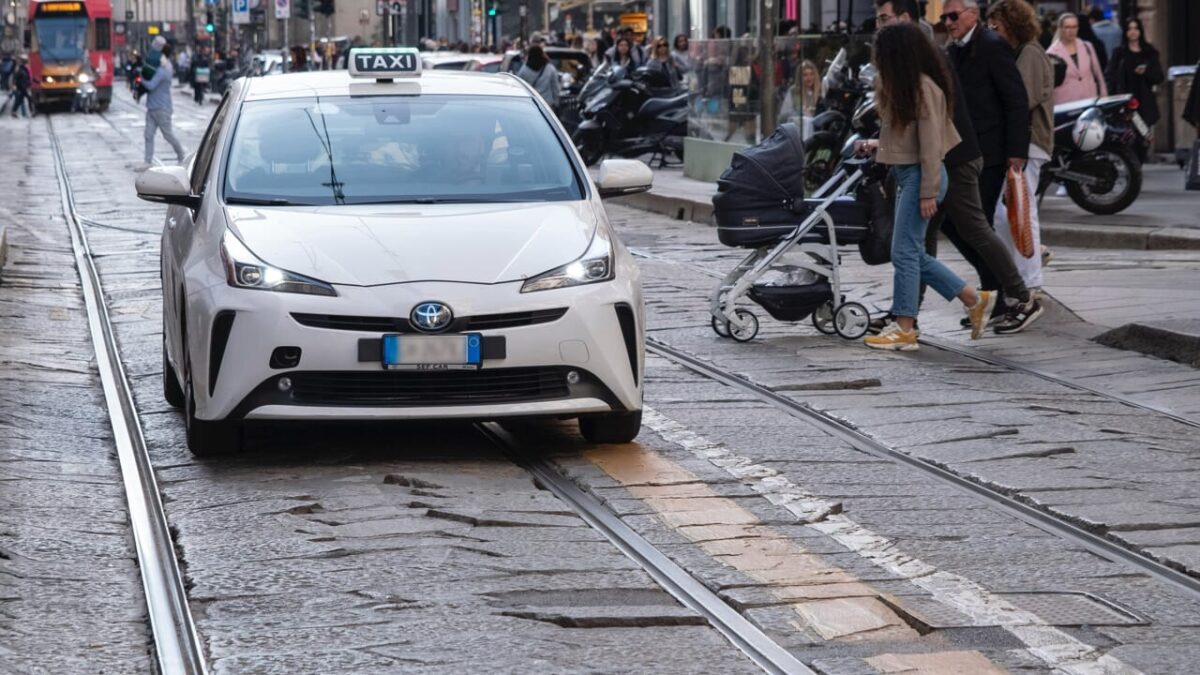 Il pavé potrebbe sparire da un’altra via del centro di Milano